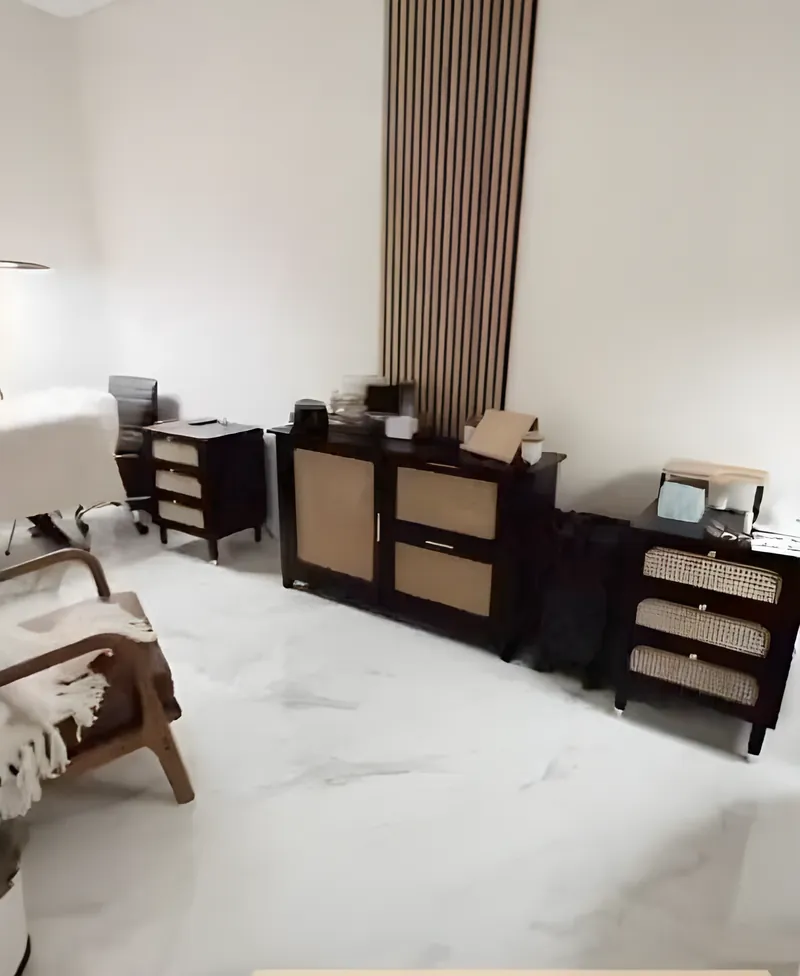Femme Aesthetika Suite 111 interior